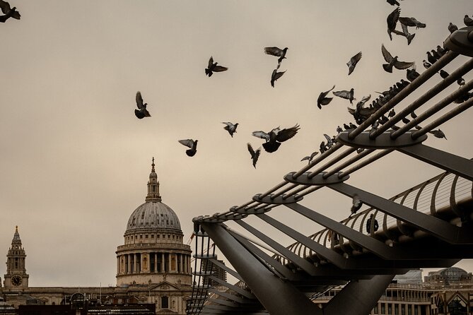London through the lens: Iconic photo spots, hidden gems & food. - Practical camera help for iPhones and proper cameras