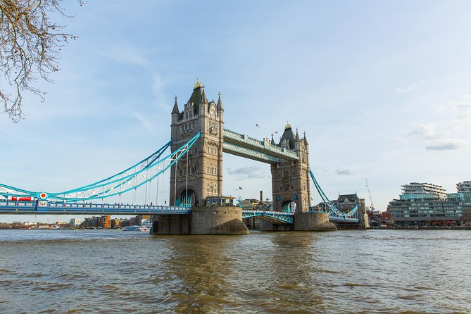 London Tootbus Hop on Hop off Bus Tour and Thames River Cruise - Buckingham Palace, Hyde Park, and Harrods