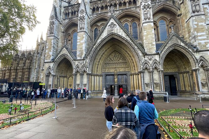 London Tour: Changing of the Guard, Westminster Abbey & Tower - Westminster Abbey starts the day with royal history