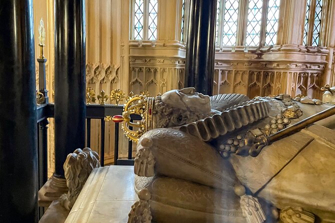 London Tour: Changing of the Guard, Westminster Abbey & Tower - The Thames cruise gives your feet a break