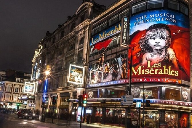 London West End Sunset Tour in Spanish - Piccadilly Circus and the bright finish