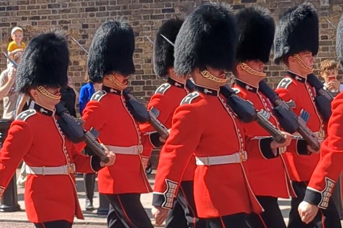 LONDON Westminster Private Walking Tour fully flexible - St James’s Palace and the changing guard