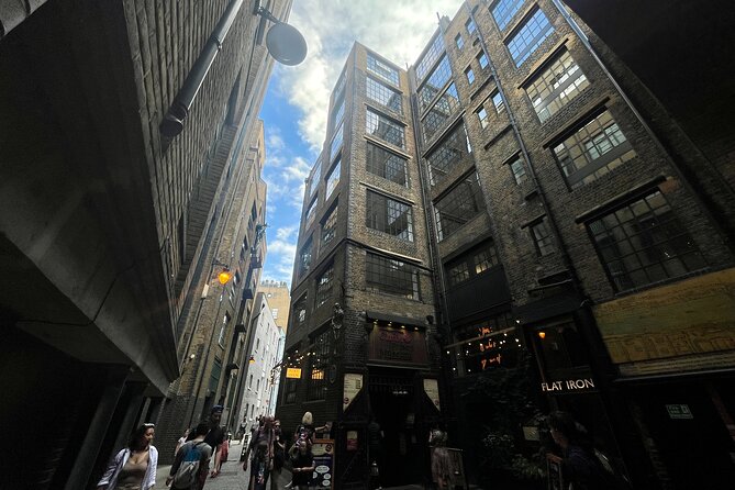 London Witches and History Walking Tour - The Golden Hinde and Winchester Palace