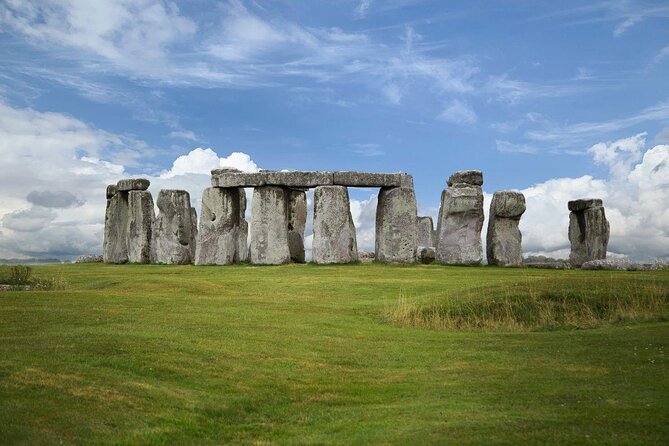 Luxury Private Vehicle Day Hire from & to London via Stonehenge & Windsor Castle - Key points at a glance