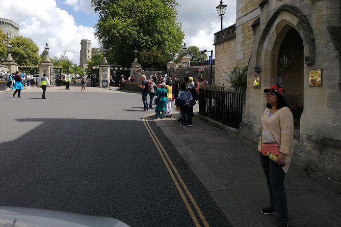Luxury Private Vehicle Day Hire from & to London via Stonehenge & Windsor Castle - The drive to Windsor