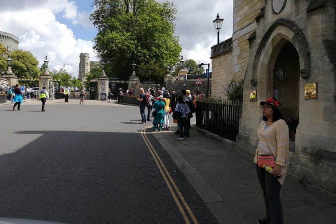 Luxury Private Vehicle Day Hire:London to London Stopover Windsor and its Castle - Four hours inside Windsor Castle