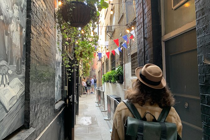 Magical Movies of London Harry Potter Tour - A historic pub and a street shaped by imprisonment