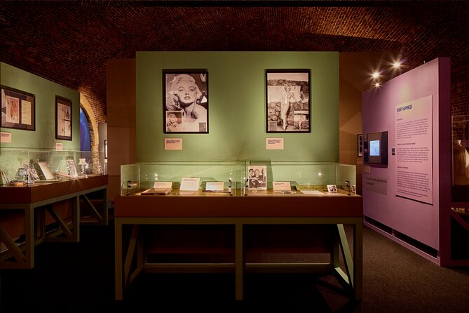 Marilyn: The Exhibition - What you actually see in the cases