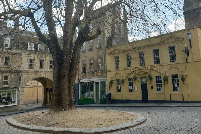 Medieval Bath: A Self-Guided Audio Tour along the City Wall - The Roman Baths and Bath’s earlier chapter