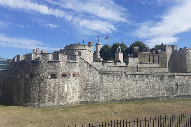 Medieval History Walking Tour from The Tower of London - Southwark Cathedral and the stories beneath it