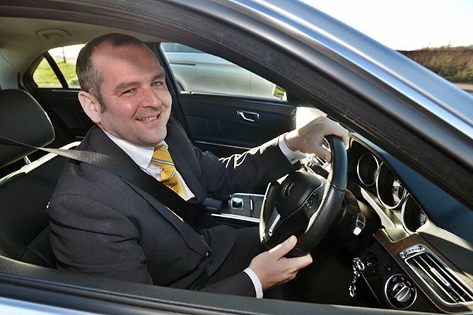 Nottinghamshire to London Heathrow Airport (LHR) Luxury Transfers - Flight monitoring and Heathrow collections