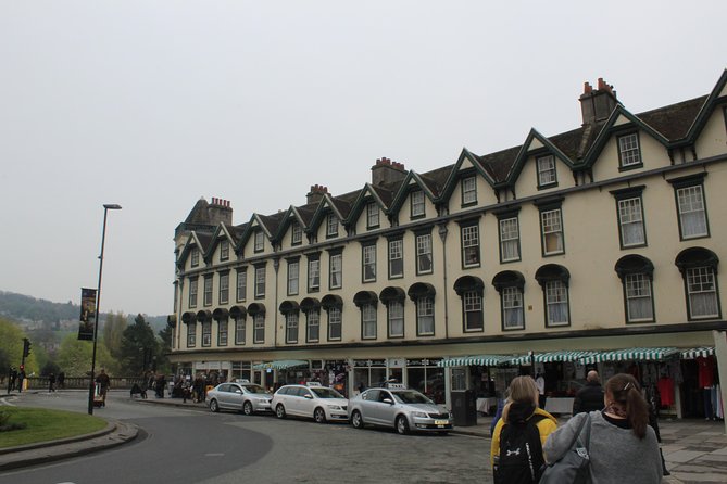 One Way or Round Trip Private Transfer: Heathrow Airport to Bath - What the price means for a group of four