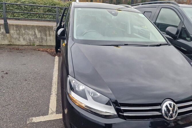 One Way Taxi Transfer from London Luton Airport to London City - Meeting your driver inside Luton arrivals