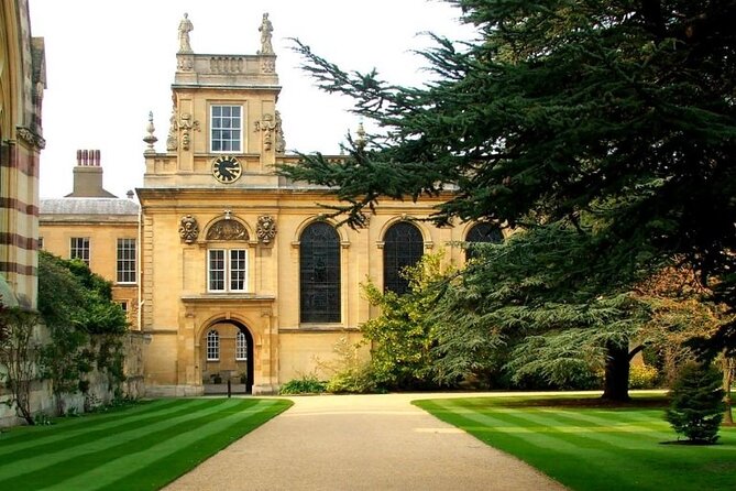 Oxford Official University & City Tour - The Martyrs’ Memorial and Oxford’s darker past