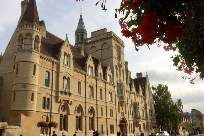 Oxford Official University & City Tour - Radcliffe Camera and the heart of the university