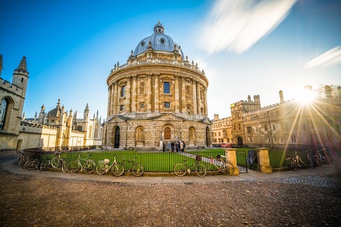 Oxford University Walking Tour by Alumni™ & Optional New College - Balliol and Trinity: old colleges, lively rules