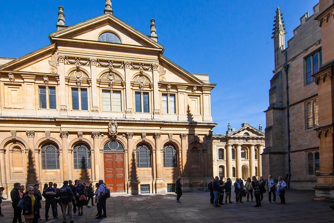 Oxford University Walking Tour With University Alumni Guide - Why a student guide changes the Oxford walk
