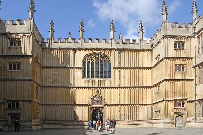 Oxford, Windsor and Eton - Day Tour from Brighton - The coach, group size, and pace