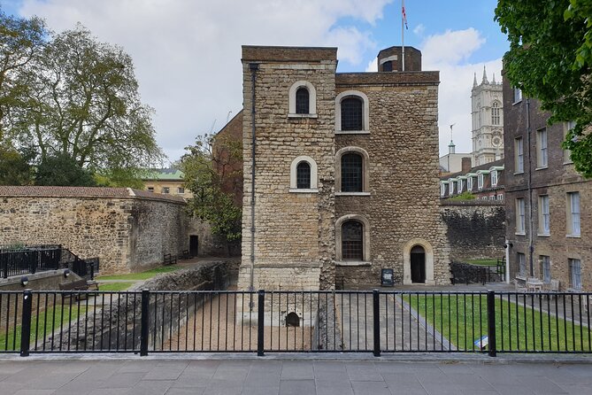 Palaces, Parliament & Power: A Walking Tour of London's Royal City - Westminster Abbey in a ten-minute stop