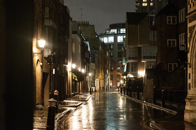 Paranormal ActivityTour in Old London - The Scratching Fanny of Cock Lane