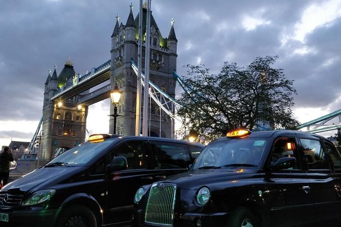Private 2-Hour Night Tour of London in an Iconic Black Cab - Thirty minutes beside the Thames