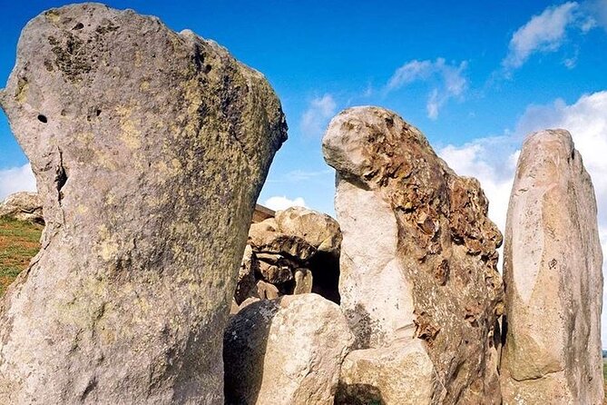 Private Archaeologist Guided Tour Stonehenge, Salisbury & Avebury - Alton Barnes White Horse and Silbury Hill