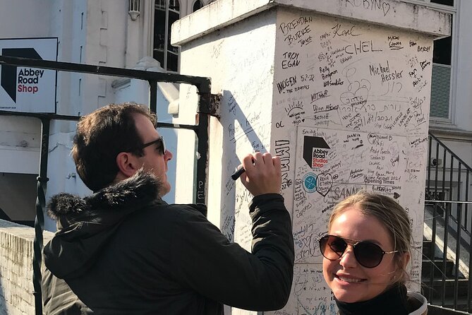 Private Beatles and London Rock Tour in Electric Taxi - The guide makes or breaks this format