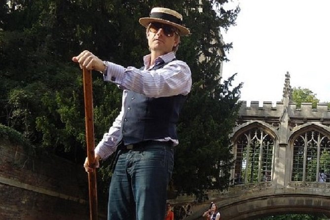 Private Cambridge Punting Tour - Why Cambridge looks different from the River Cam