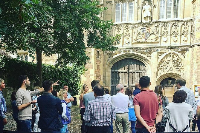 Private | Cambridge Walk & Punt Tour by Alumni™ & King's Chapel - Meeting an Alumni Guide Outside Kings College