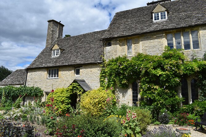 Private Day in the Cotswolds Tour - Swinbrook and the countryside between villages