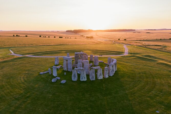 Private Day Tour from Bath to Stonehenge and Salisbury with Pickup - A traditional pub lunch in central Salisbury