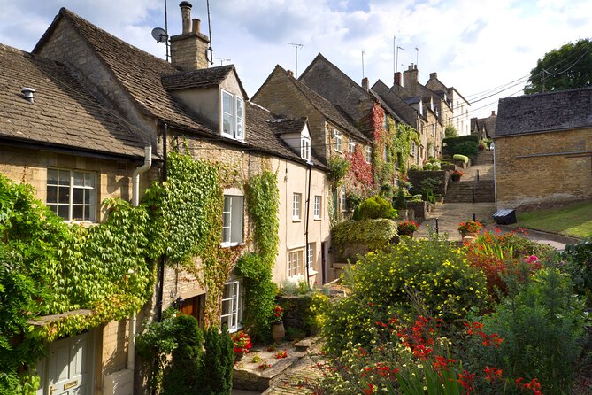 Private Day Tour from Bath to the Captivating Cotswolds - The garden stop changes with the season