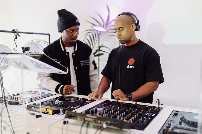 Private DJ Class - Beatmatching: keeping two tracks together