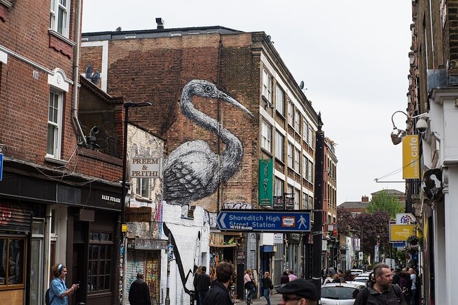 Private East End Food Tour: 7 Tastings with Bagels & Fish & Chips - Fish and chips, crumble, and a London drink