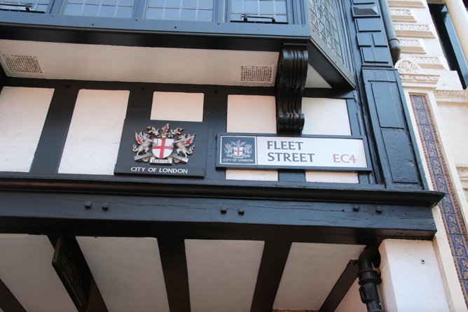 Private Group: Historical Pub Walking Tour of London - Princess Louise and the old gin-palace style
