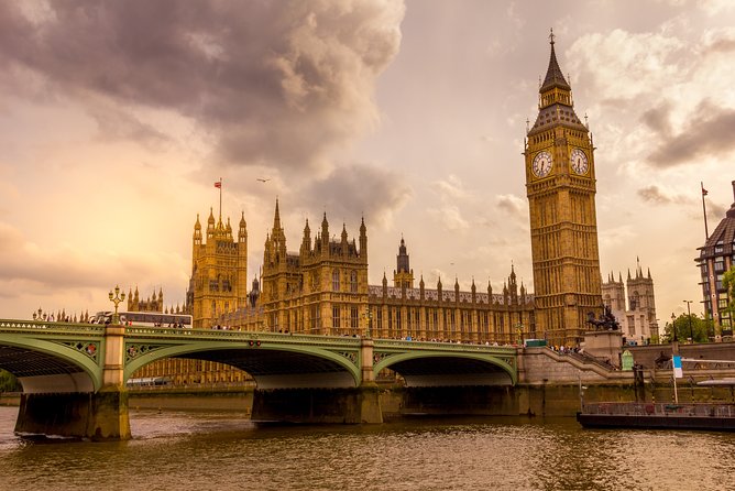 Private Guided London Highlights Walking Tour - Trafalgar Square turns history into a public stage