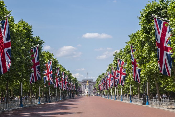 Private Guided London Highlights Walking Tour - St. James’s Park adds a quieter royal pause