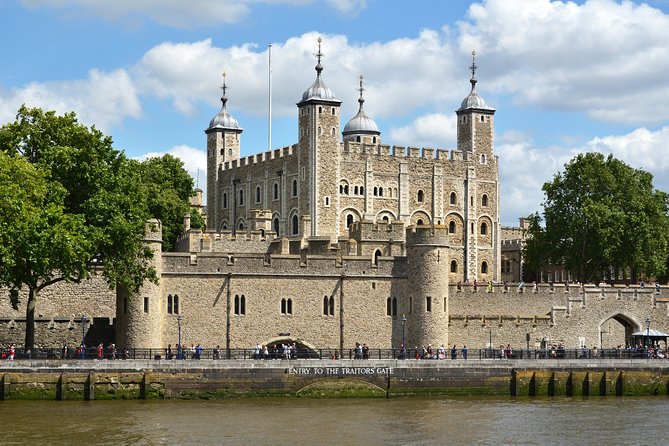 Private Guided London Highlights Walking Tour - St. James’s Palace and Buckingham Palace bring royal ceremony
