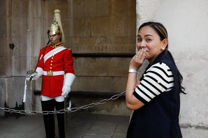 Private London Photo Shoot Tour with a Professional Photographer - Horse Guards Parade brings in ceremonial London