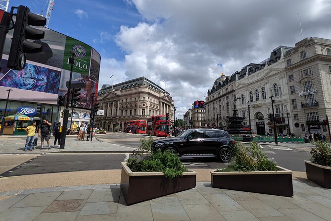 Private London Tour by Night including Pick up from Hotel - Kensington, the Natural History Museum, and Albert Memorial