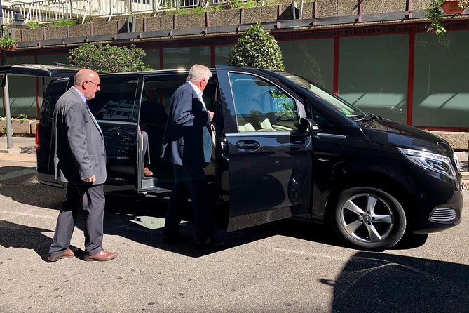 Private Luxury Van from Heathrow Airport LHR to Central London - The airport meeting point needs careful attention