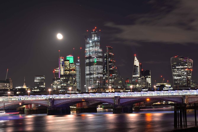 Private Night Photography Tour in London - What you will learn with a phone or DSLR