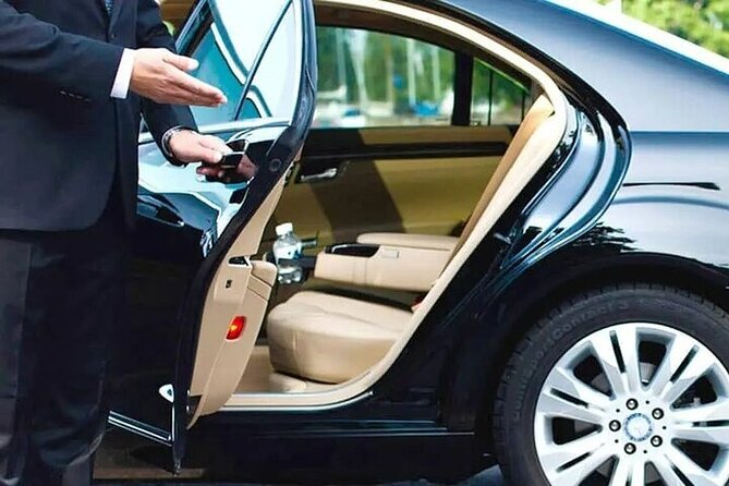 Private Oneway Airport Transfer London to London Heathrow Airport - A private start to the airport day