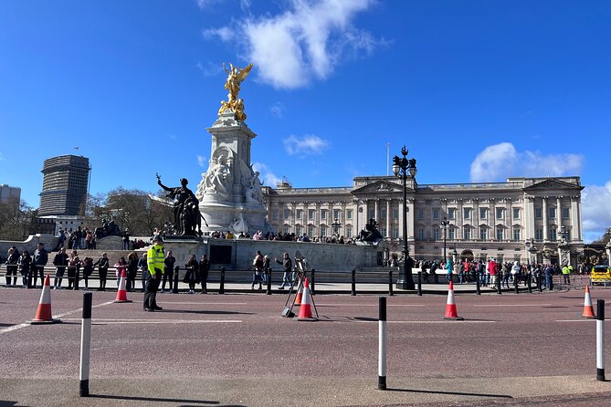 Private Tour: Best of London in a day! in Spanish. - Finishing near the Bank of England