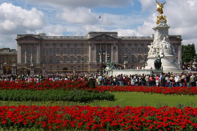 Private Tour London Highlights, entries Westminster Abbey, The Tower of London - Trafalgar Square and Whitehall set the historical tone