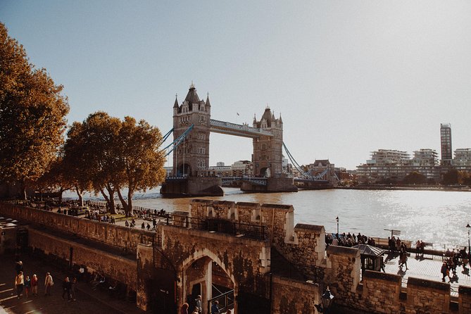Private Tour London Highlights, entries Westminster Abbey, The Tower of London - St. James’s Park gives your feet a break