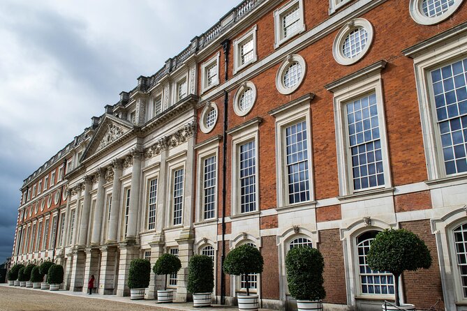 Private Tour of Hampton Court Palace with Award-Winning Architectural Historian - Why a private group can be good value