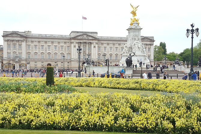 Private Tour of Westminster Abbey and Changing of the Guard - Buckingham Palace and the uncertainty of the Guard