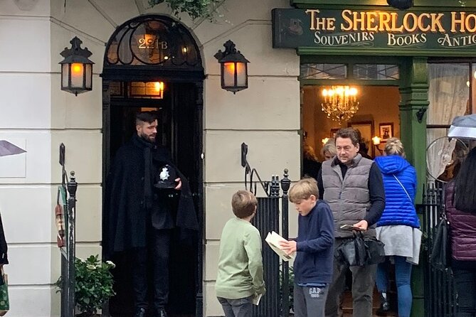 Private Tour: The London of Shakespeare, the Beatles, James Bond and Sherlock Holmes by Traditional Black Cab - Abbey Road and the Beatles’ London