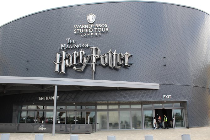 Private Transfer: Central London to Harry Potter Warner Bros Studio in Leavesden - Choosing among the vehicle options